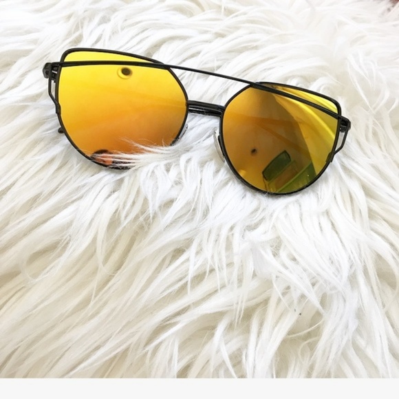 Accessories - Oversized cat eye sunset yellow mirrored shades